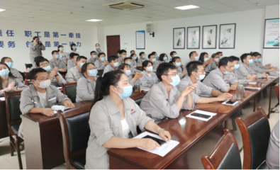 化學(xué)工程學(xué)院成功舉辦“企業(yè)新型學(xué)徒制”培訓(xùn)開班儀式，深化產(chǎn)教融合新篇章