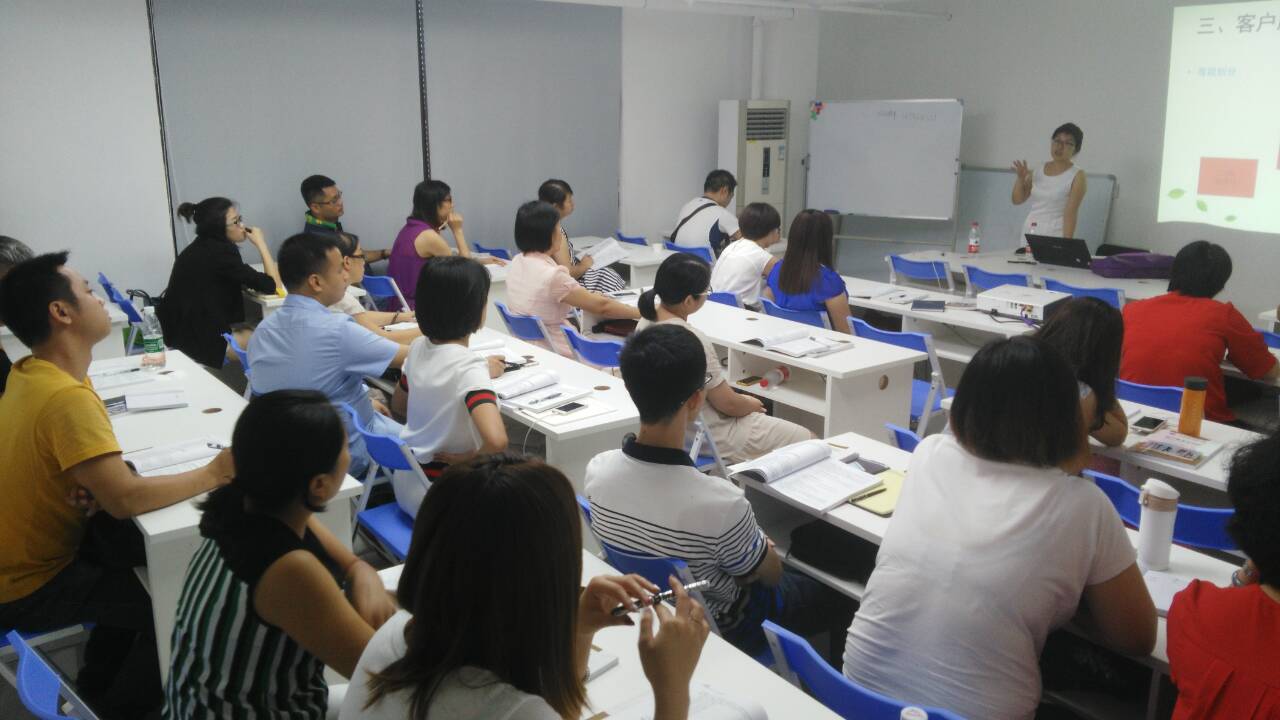 廣東中鵬職業(yè)培訓(xùn)學(xué)校 師生風(fēng)采相冊(cè)，記錄成長(zhǎng)與希望